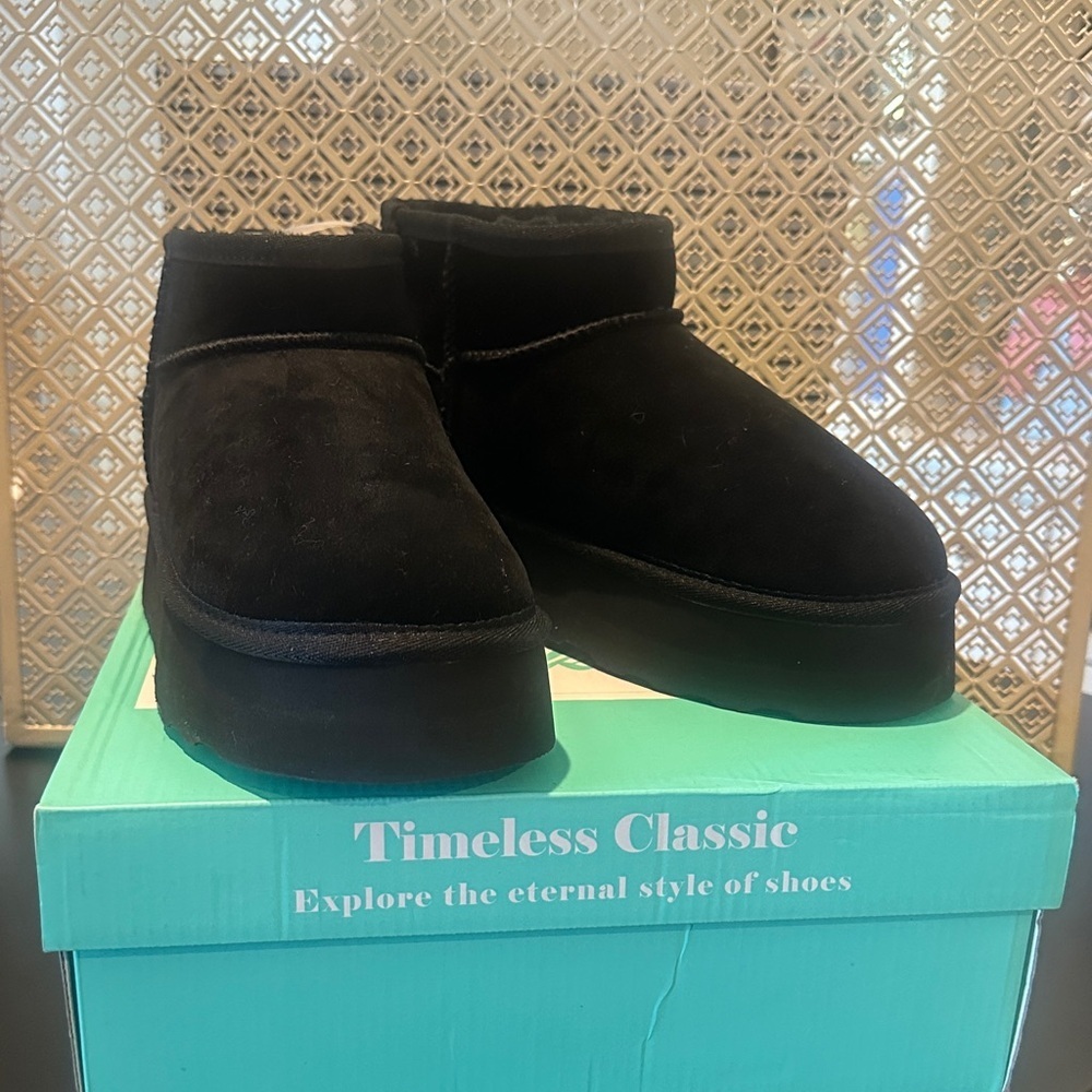 Black Women's Slippers - Picture 2 of 4